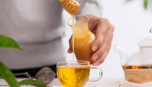 hot water with lemon and honey