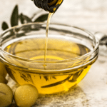 Olive Oil For Hair Care in Hindi -बालों के लिए जैतून तेल के फायदे और घरेलू उपाय